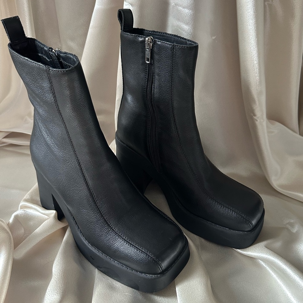 Steve Madden Hope boots
Size 8.5